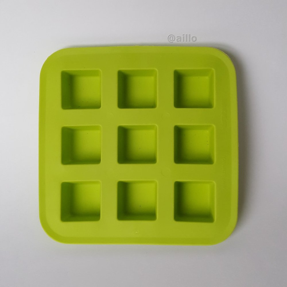 IKEA PLASTIS Ice cube tray, green